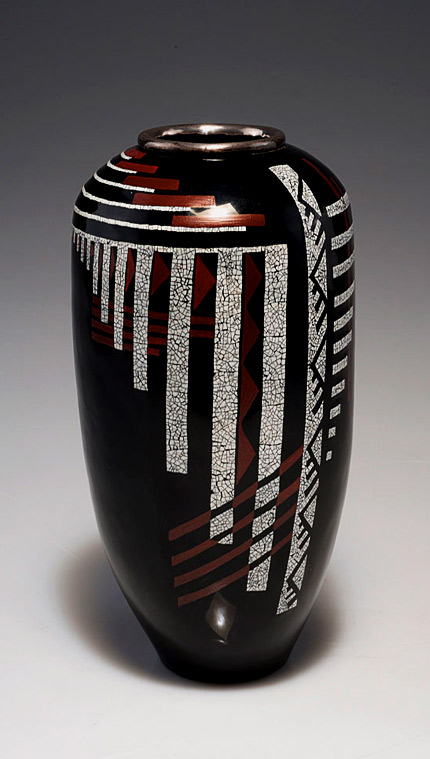 Jean-Dunand-black laquered-vase Jean-Dunand-black laquered-vase with eggshell panels