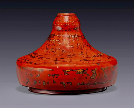 lacquered-metal-vase-jean-dunand-439x356 jean_dunand_a_vase_circa_1925 red lacquer gold highlights