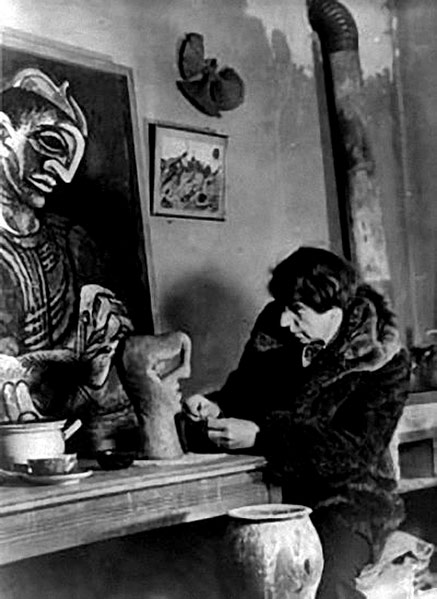 Jeanne-Mammen-at-work-in-her-studio.-1946- Jeanne-Mammen-at-work-in-her-studio.-1946-