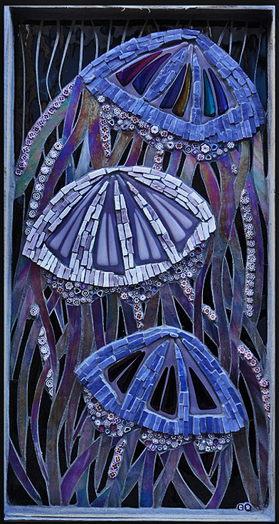 jelly-brollys-carol-flickr-392x734 Jelly Brolly-s----Flickr--Carol -blue jelly fish in water