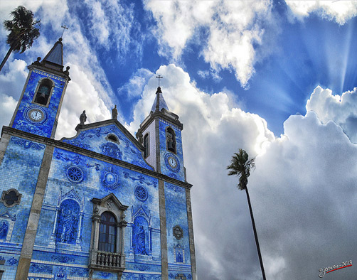 Cortegaça-azulejos-church-Portugal jesuscm-flickr azulejos church facade