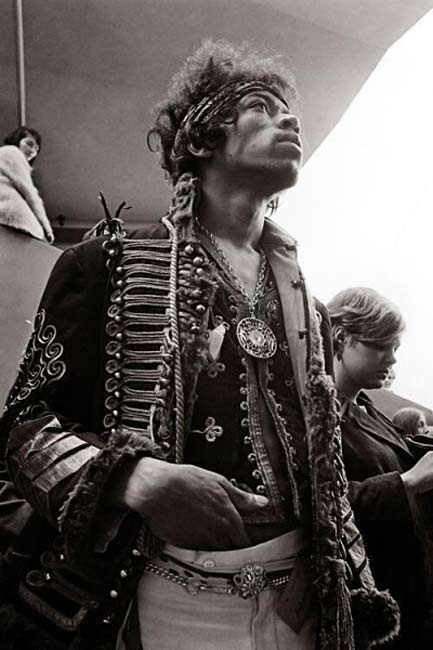 hendrix-monterey Jimi-Hendrix-backstage-at-Monterey,-1967