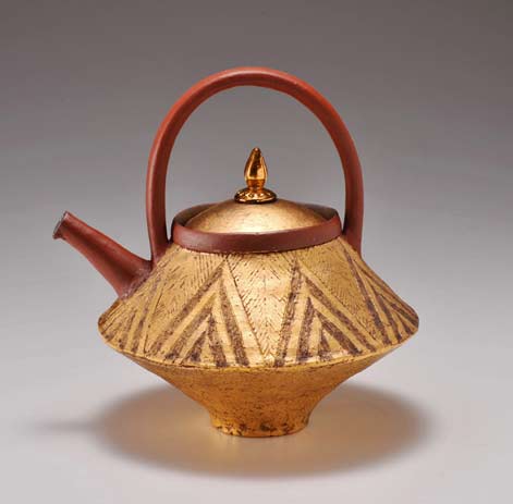 Chieko-Yorigami-ceramic-teapot jin-choi-dispenser - Chieko Yorigami teapot with triangle motifs