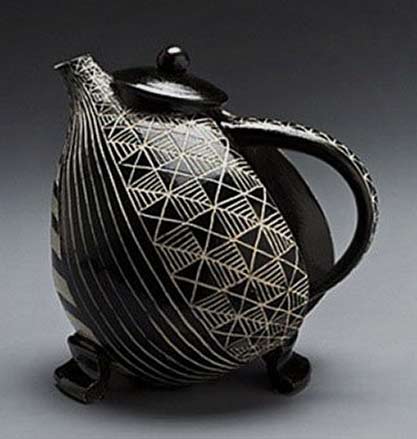 Judy-Weeden,-Canadian,-Memimage-teapot Judy-Weeden black and white geometric sgraffito teapot