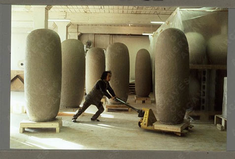 477px-323px-Jun-Kaneko-moving-work Jun Kaneko moving work