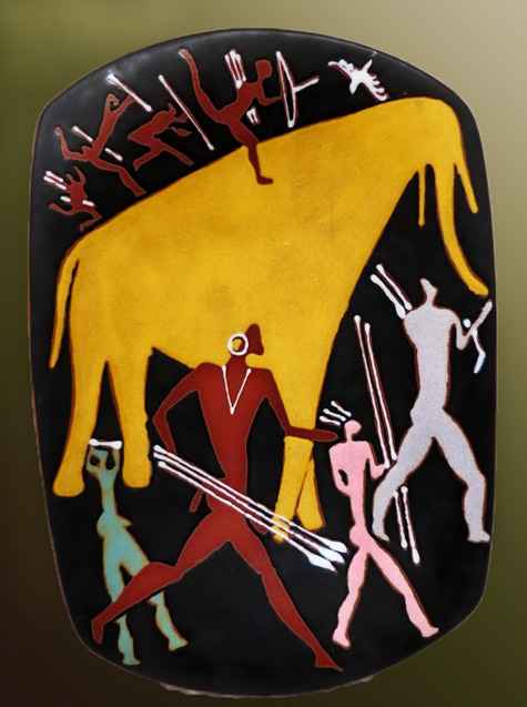 South-Africa--platter-Kalahari-Studio Kalahari-Studio-Signed-South-Africa-Hand-Crafted-Pottery-Platter - hunters with an elephant