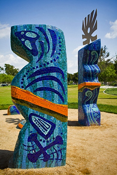 Kim-Emerson-mosaic-sculpture Kim-Emerson sculpture at Cerritos-park, LA