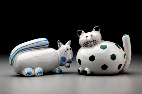 pravoslav-rada-cat-figurines-495x330 Czech art The cat-lying-with-blue-striped-tail-Pravoslav Rada -Keramika,