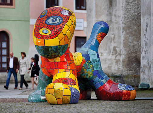 Alexandra-Koláčková-Czech-sculpture kolackova-zvire amorphic public sculpture