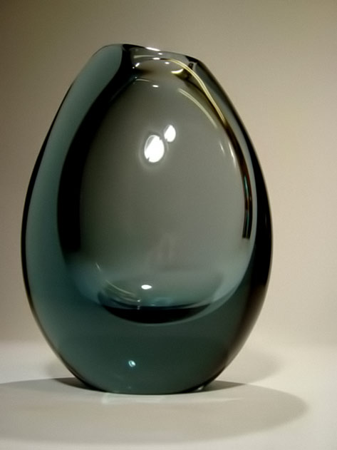 Kosta-vase-by-Vicke-Lindstrand-- Kosta-modernist vase-by-Vicke-Lindstrand--