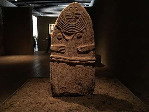 Lady-of-Saint-Sernin-–-Anthropomorphic-Figure-‘Statue-Menhir’-–-Sandstone-–-4th—3th-millennium-B.C.-–-H--120-cm--–-©-photo-P-Soiss) Ancient artifact Lady-of-Saint-Sernin-–-Anthropomorphic-Figure-‘Statue-Menhir’-–-Sandstone-–-4th—3th-millennium