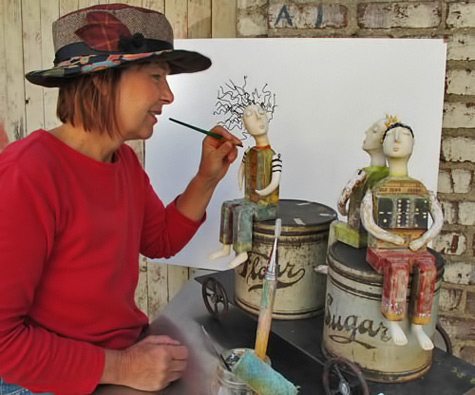 laura-balombini-mixed-media-artist-475x395 Laura-Balombini-working-portrait