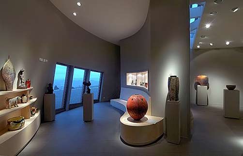 Le-Don-Du-Fel-Gallery Le-Don-Du-Fel-Gallery with pottery on display