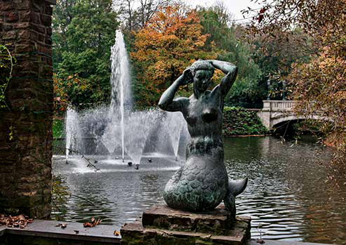 Leopold-Park-Mermaid-Statue.-Photo-©-by-Jan-Poppe Leopold Park bathing Mermaid Statue.Photo © by Jan Poppe