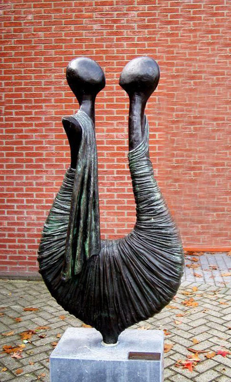 Liesbeth-Rutten-sculpture-artist Liesbeth-Rutten-in-Vertrouwen Dutch public sculpture
