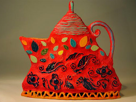 Linda-Hoffhines---red-teapot Red triangle teapot - Linda Hoffhines with black paisley