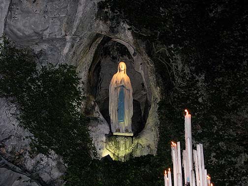 lourdes-virgin-mary-statue lourdes-james65-flickr