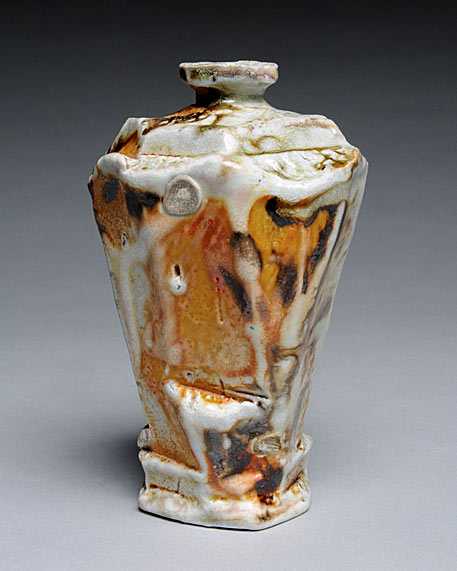 Lucien-Koonce’s-tokkuri,--stoneware,-2015 Lucien-Koonce’s-tokkuri,-5½-in.-(14-cm)-in-height,-stoneware,-2015