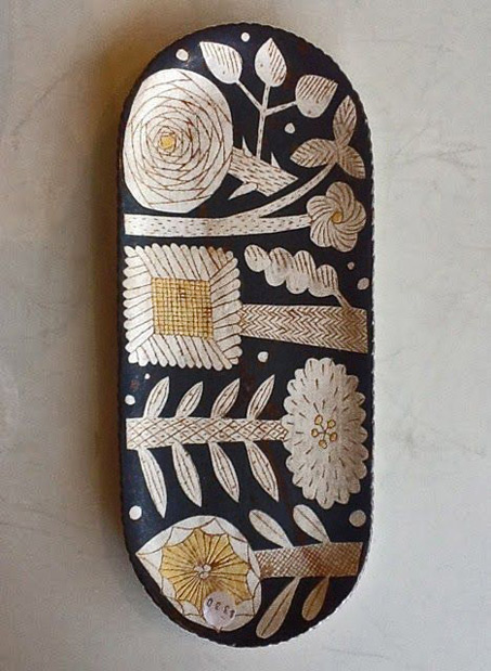 makoto-kagoshima-ceramic-platter Makoto Kagoshima botanical decorated platter