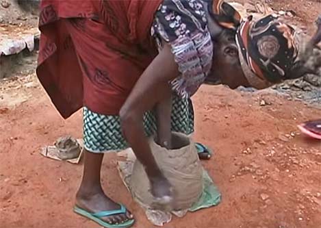 Mali-female-potter