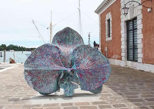 Marc-Quinn´s-sculpture-The-Overwhelming-World-of-Desirea-recreation-of-the-moth-orchid.-part-of-the-Statements-7-exhibitio Marc Quinn´s sculpture The Overwhelming World of Desire was part of the Statements 7 exhibition