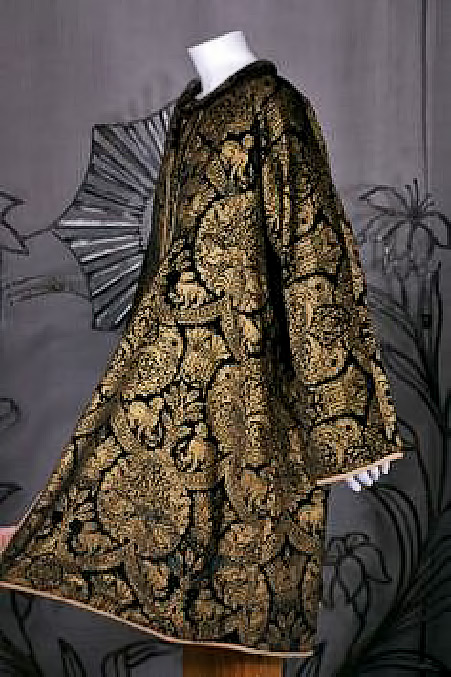 Mariano-Fortuny-Black-Stencilled-Velvet-Long-Coat Long velvet coat by Fortuny