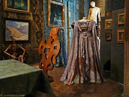 mariano-fortuny-palazzo-pesaro-orfei-veniseThe-Mariano-Fortuny-Museum-at-the-Palazzo-Pesaro-degli-Orfei-in-Venice Fortuny designed theatre costume
