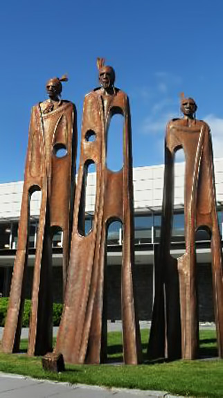 mark-hill-nz-sculpture-322x575 Mark Hill Maori Chiefs sculpture-'Welcome O Visitors From Afar'-Queenstown airport