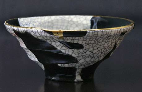 Masaki-Tomabechi-tea-bowl Masaki-Tomabechi-elegant tea-bowl in black, gold and white