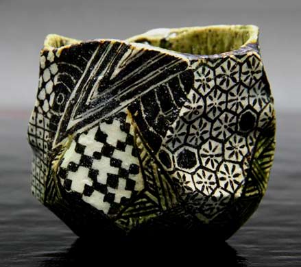 Masato-Yamaguchi-japanese-ceramics Masato-Yamaguchi---geometric-design-tea-bowl