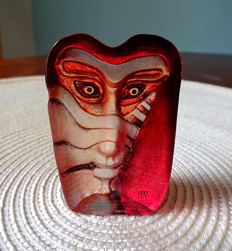 Mats Jonasson minature kiwok glass sculpture Mats Jonasson minature kiwok red glass face sculpture