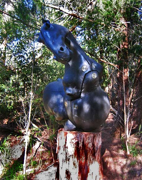 Sergio-Hernandez-Merchan-sculptor mcclelland-gallery-permanent-collection 'Waterhole' by Sergio Hernandez Merchan seated horse sculpture