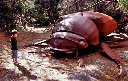 dean-colls-giant-bug-sculpture mcclelland-gallery-permanent-collection-alexander-the-great-by-dean-colls