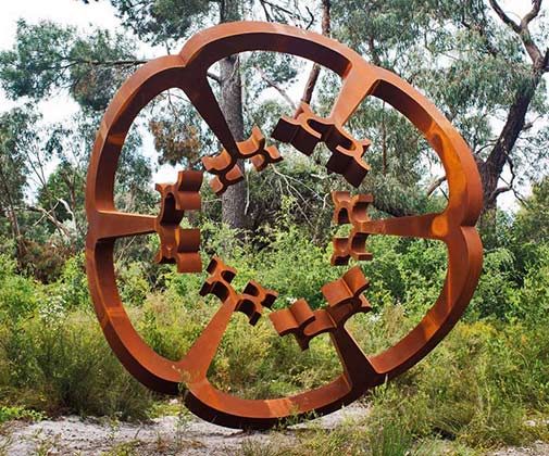 greg-johns-sculpture- mcclelland-gallery-sculpture-park-at-the-centre-there-is-nothing_greg-johns