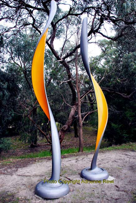 twisters-sculpture-phil-price mcclelland-gallery-sculpture-park-twisters-2006-phil-price-new-zealand-b