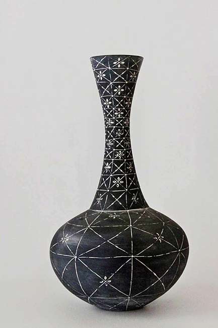 michelle-legg-black-and-white-ceramics michelle-legg-black and white long neck vase
