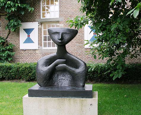 kenneth-armitage-outdoor-sculpture moon-figure-door-kenneth-armitage-1948