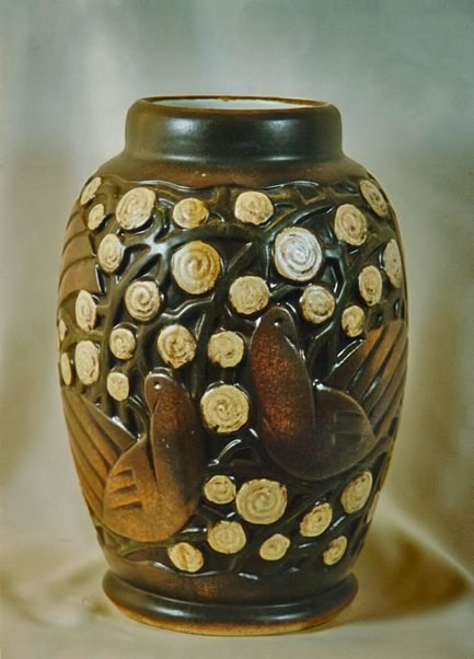 Mougin-Brothers-vase Mougin-Brothers-vase - French art deco with pidgeon relief