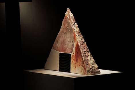 Munemi-Yorigami-ceramic-sculpture munemi-yorigami-triangular shaped recreation sculpture