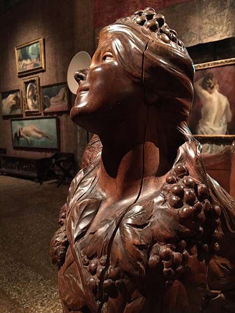MUSEUMS-OF-VENICE-and-Palazzo-Fortuny Wood carved sculpture bust Fortuny Palazzo