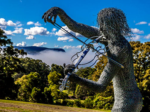 Music-and-Art-by-Julijana-Griffiths-Elle-Szpindler Elle-Szpindler wire sculpture