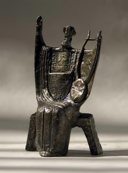 theodoros-papagiannis-musician-sculpture-495x671 Musician sculpture in traditional costume created by Greek sculptor Theodoros Papagiannis