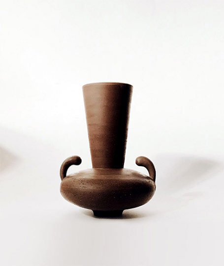 Nicolette-Johnson-brown-vase Nicolette-Johnson-brown-vase