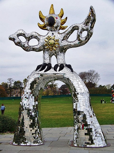 niki-de-saint-phalle-outdoor-mosaic-sculpture-437x583 Niki-De-Saint-Phalle-Mosaic-Sculpture in chrome and gold