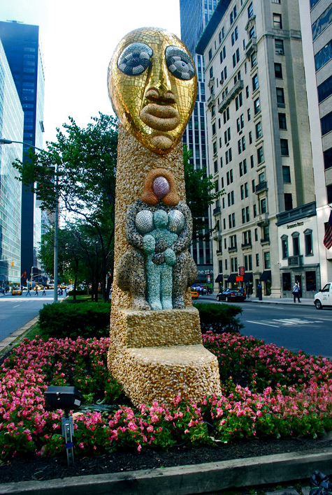 niki-de-saint-phalle-mosaic-sculpture-475x709 Niki-de-Saint-Phalle-on-Park-Avenue Statue with gold mosaic head