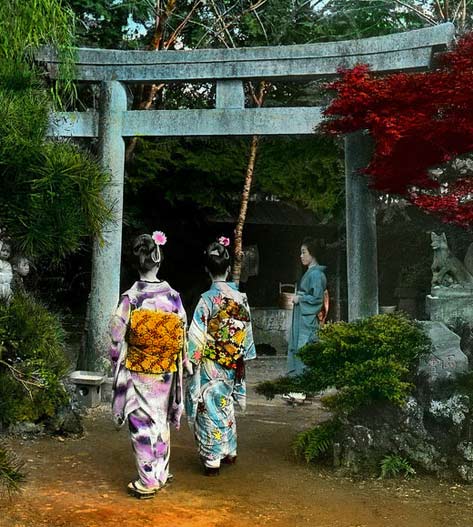 Geisha girls at the garden okinawa-soba----three Geisha girls at the garden gate