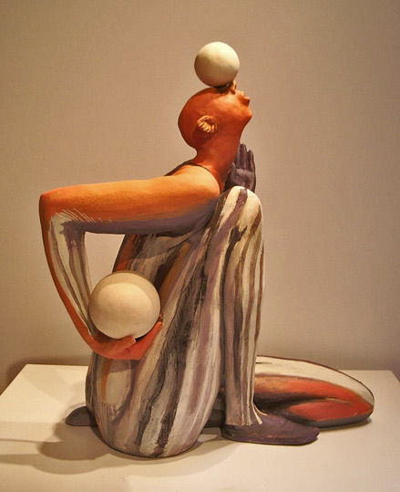 SallyHook-juggler-figurine ORANGE-WHITE-JUGGLERl'Orange-et-blanc-JongleurJuggler sculpture by Sally Hook