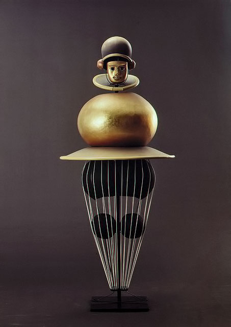 Oskar-Schlemmer-sculpture-1922 Oskar-Schlemmer,-Triadisches-Ballett-(Triadic-Ballet),-1922
