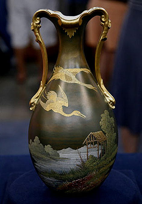 Ott-&-Brewer-American-Belleek-Vase,-ca Ott-&-Brewer-American-Belleek stork Vase,