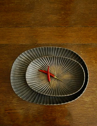 Yasushi-Kuno.-via-ameblo Oval-platters-by-Japanese-ceramic-artist-Yasushi-Kuno.-via-ameblo